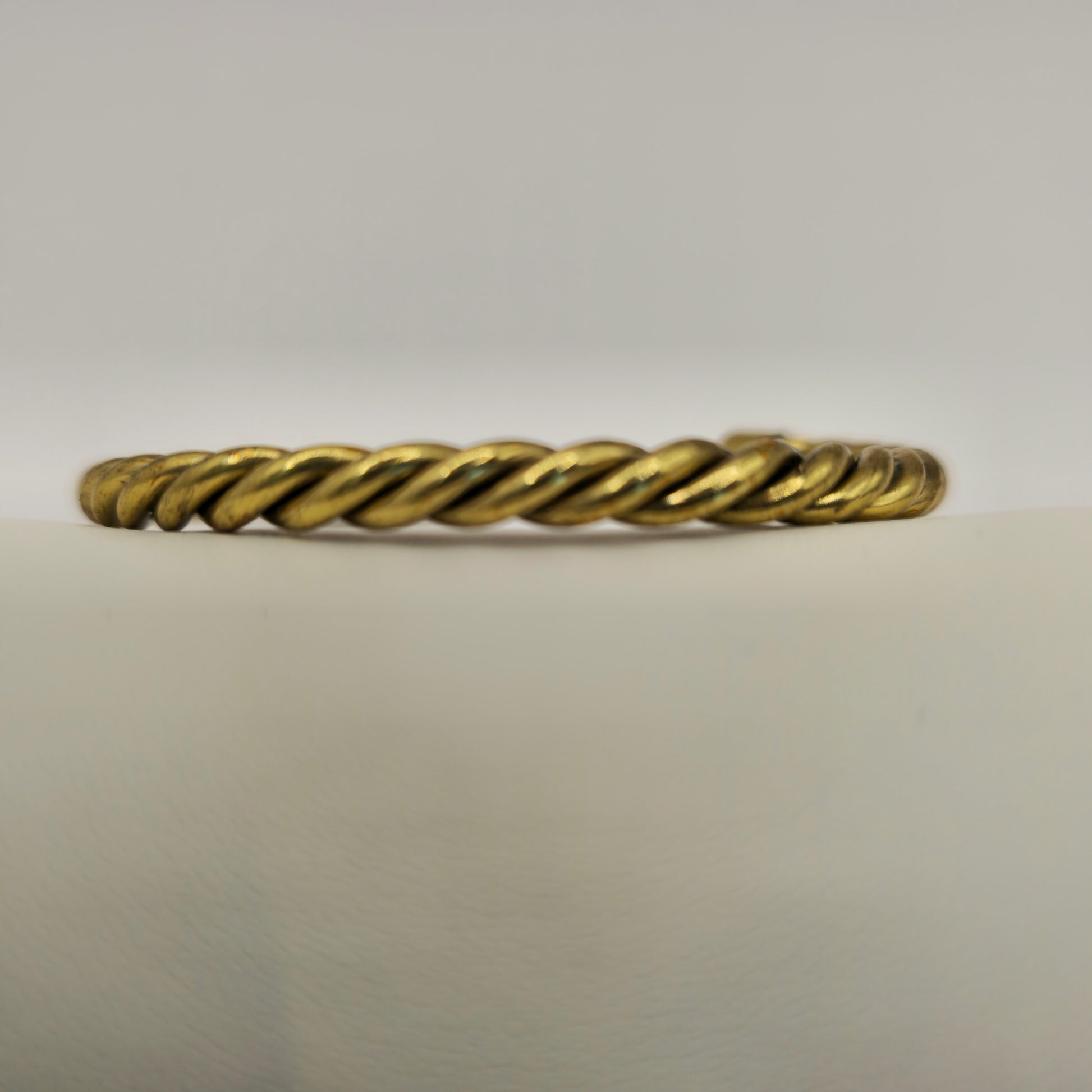 Bracelet torsadé couleur or