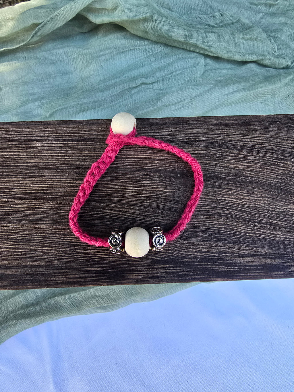 Bracelet boho framboise