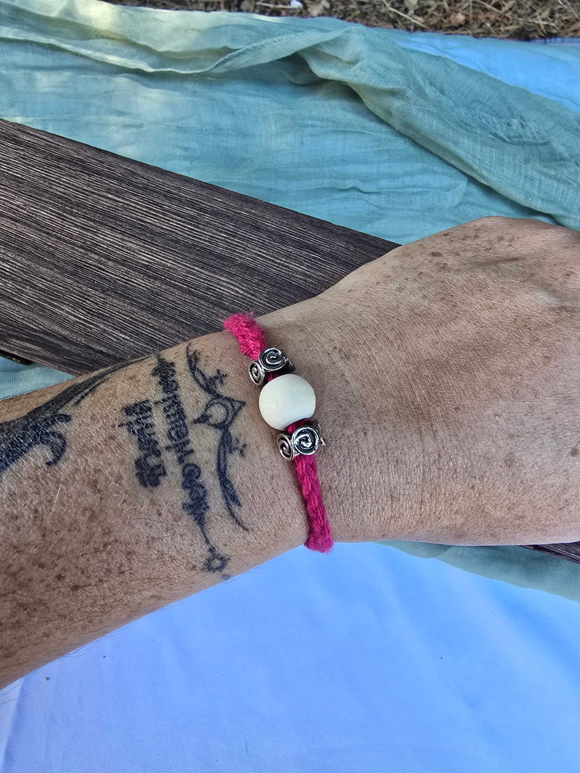 Bracelet boho framboise